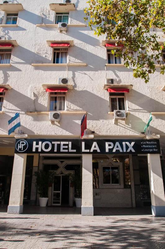 Hotel De La Paix Fez Bagian luar foto